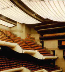 Plafond lumineux de l'Op�ra Bastille (architecte Carlos OTT) et programmation effet lumi�re sur pupitre Strand Lighting